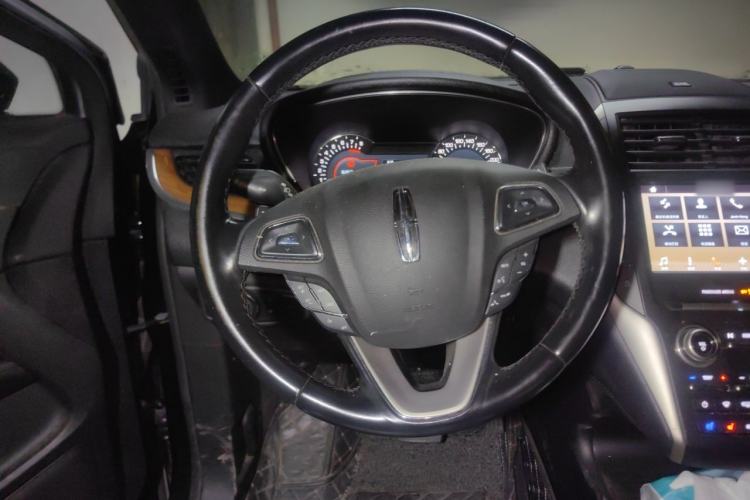 Used Lincoln MKC 2017 2.0T Two-Wheel-Drive Luxury Edition Steering Wheel