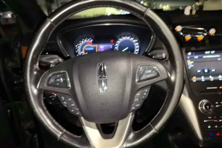 Used Lincoln MKC 2017 2.0T Two-Wheel-Drive Luxury Edition Steering Wheel