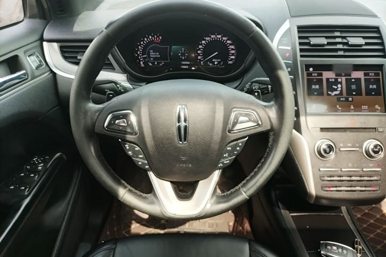 Used Lincoln MKC 2017 2.0T Two-Wheel Drive Deluxe Edition Steering Wheel