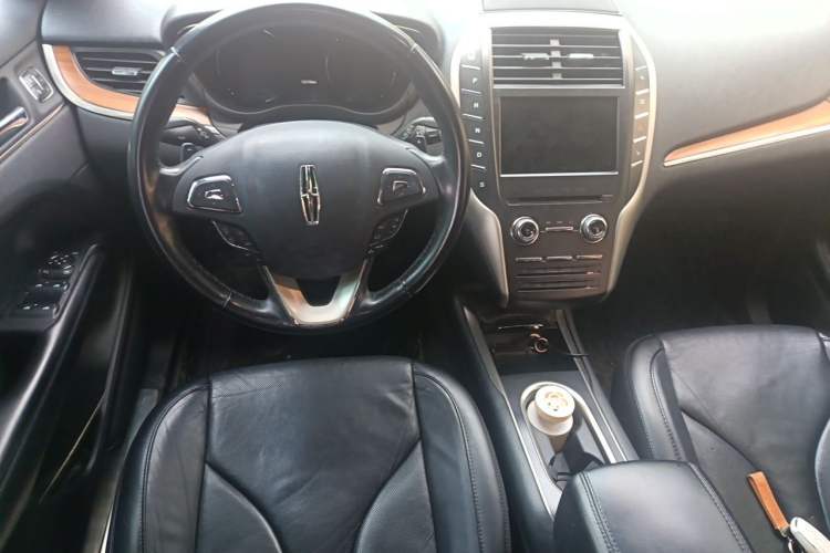 Used Lincoln MKC 2017 2.0T Two-Wheel-Drive Luxury Edition Steering Wheel
