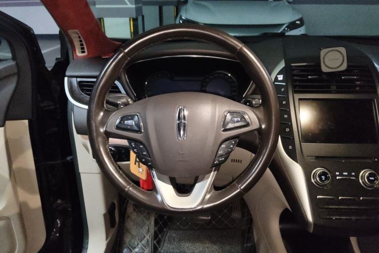 Used Lincoln MKC 2017 2.0T Four-Wheel Drive Zunya Edition Steering Wheel