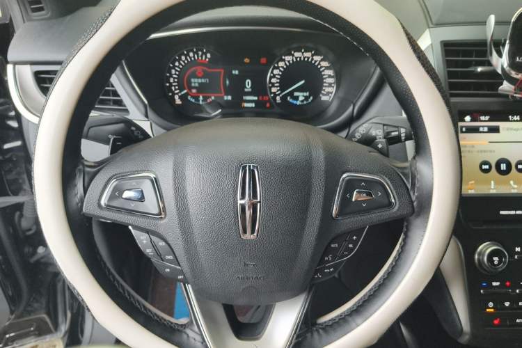 Used Lincoln MKC 2017 2.0T Two-Wheel Drive Deluxe Edition Steering Wheel