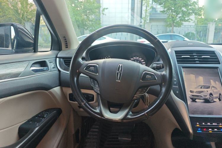 Used Lincoln MKC 2017 2.0T Two-Wheel-Drive Luxury Edition Steering Wheel