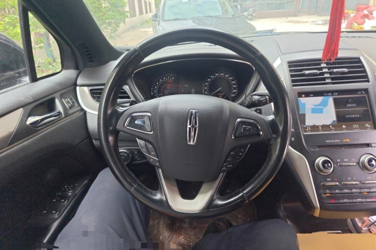 Used Lincoln MKC 2017 2.0T Two-Wheel Drive Deluxe Edition Steering Wheel