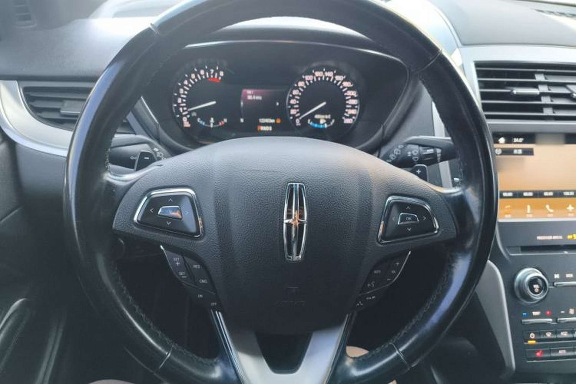 Used Lincoln MKC 2017 2.0T Two-Wheel Drive Deluxe Edition Steering Wheel