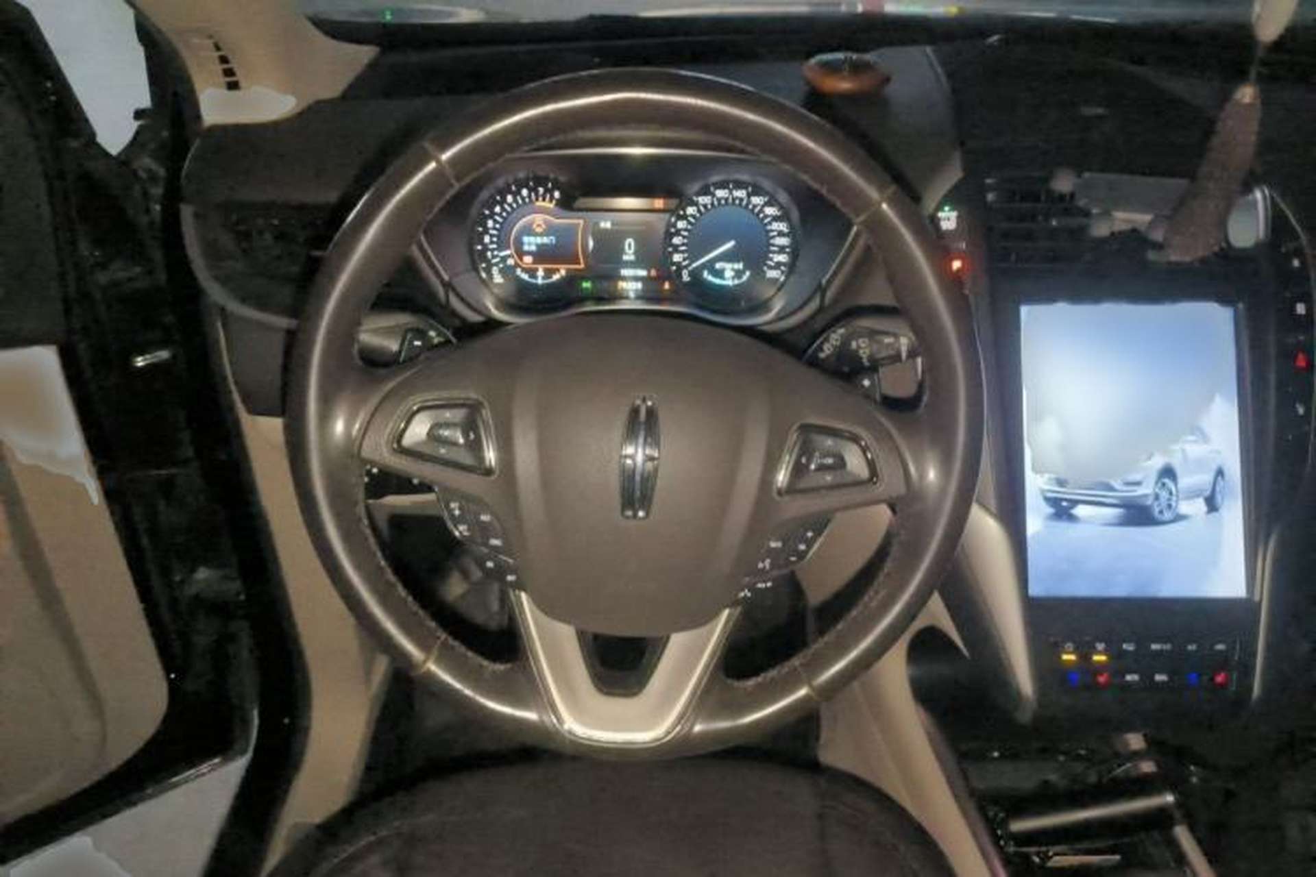 Used Lincoln MKC 2017 2.0T Two-Wheel-Drive Luxury Edition Steering Wheel
