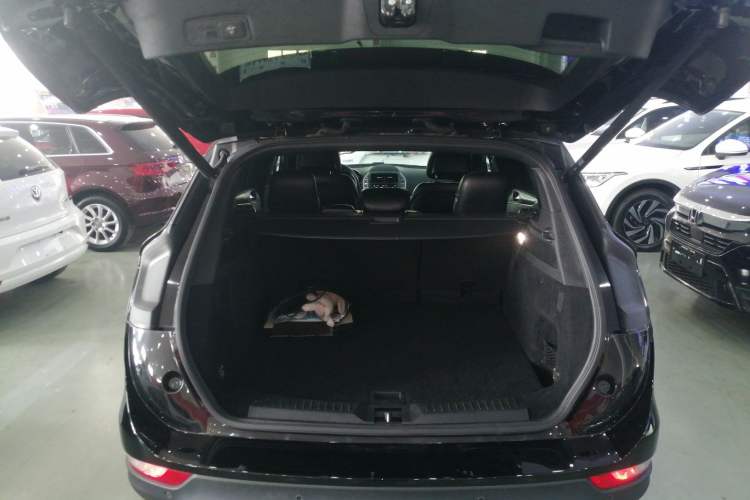 Used Lincoln MKC 2017 2.0T Two-Wheel Drive Deluxe Edition Trunk
