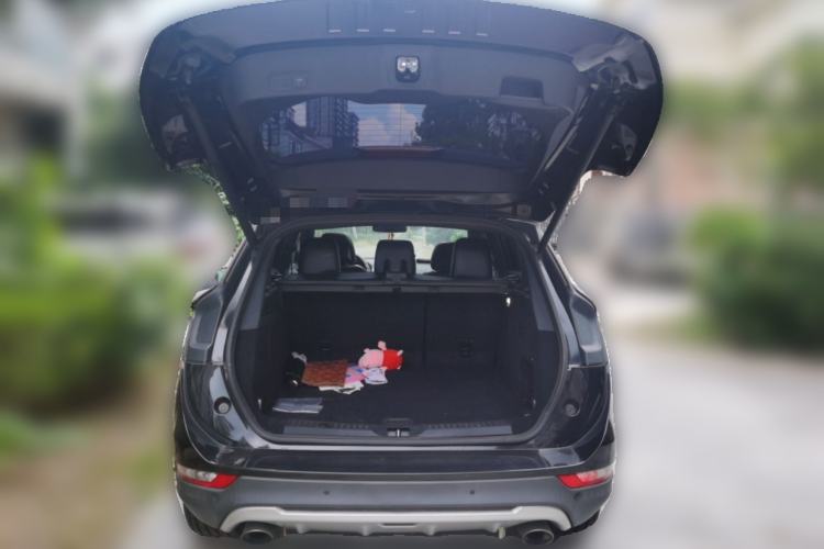 Used Lincoln MKC 2017 2.0T Two-Wheel Drive Deluxe Edition Trunk