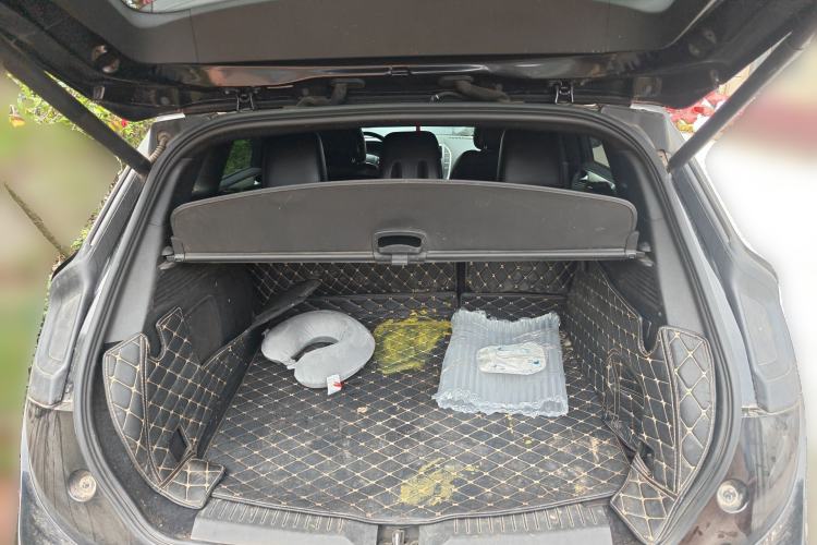 Used Lincoln MKC 2017 2.0T Two-Wheel Drive Deluxe Edition Trunk