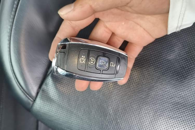 Used Lincoln MKC 2017 2.0T Two-Wheel-Drive Luxury Edition Vehicle Key