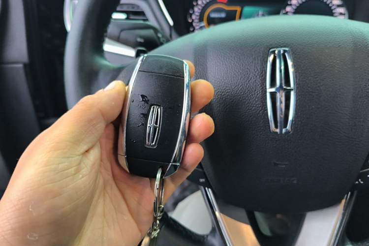 Used Lincoln MKC 2017 2.0T Two-Wheel Drive Deluxe Edition Vehicle Key