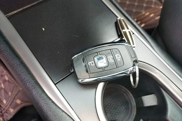 Used Lincoln MKC 2017 2.0T Two-Wheel Drive Deluxe Edition Vehicle Key
