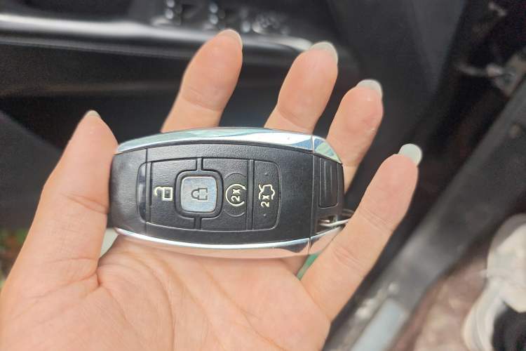 Used Lincoln MKC 2017 2.0T Two-Wheel Drive Deluxe Edition Vehicle Key