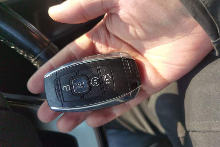 Used Lincoln MKC 2017 2.0T Two-Wheel Drive Deluxe Edition Vehicle Key