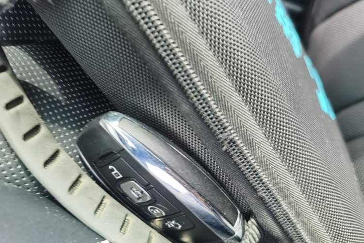 Used Lincoln MKC 2017 2.0T Two-Wheel Drive Deluxe Edition Vehicle Key