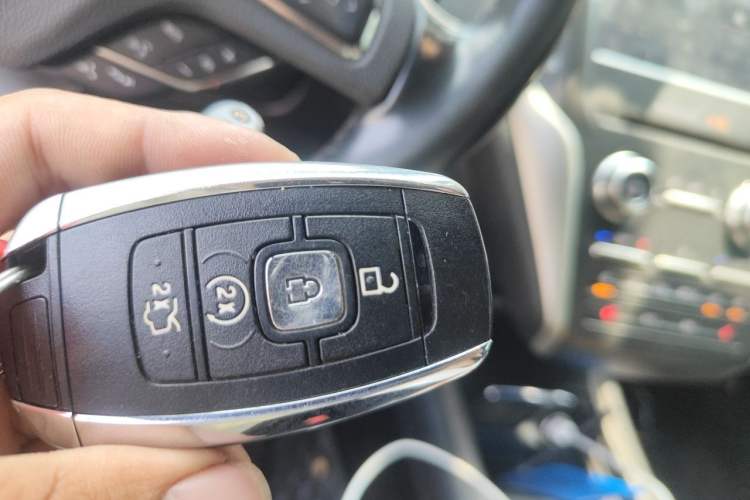 Used Lincoln MKC 2017 2.0T Two-Wheel Drive Deluxe Edition Vehicle Key
