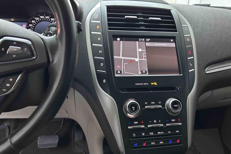 Used Lincoln MKC 2017 2.0T Four-Wheel Drive Zunya Edition Audio And AC Panel