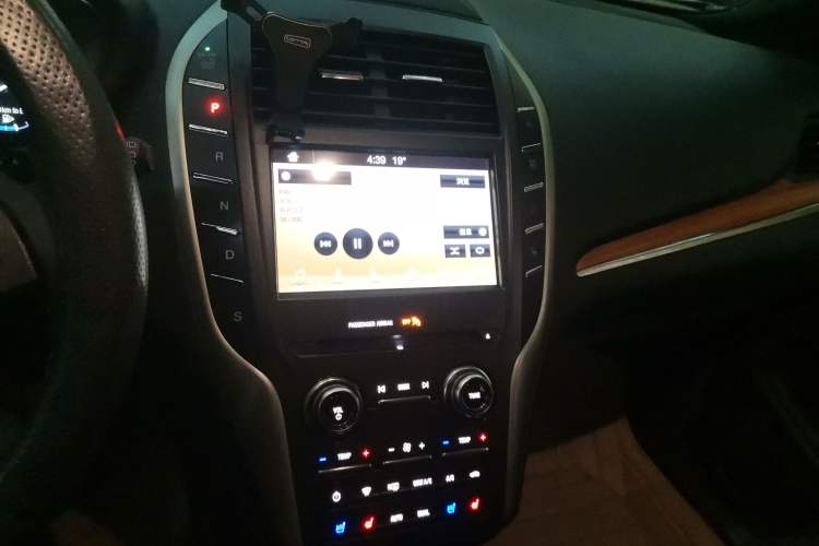 Used Lincoln MKC 2017 2.0T Two-Wheel-Drive Luxury Edition Audio And AC Panel
