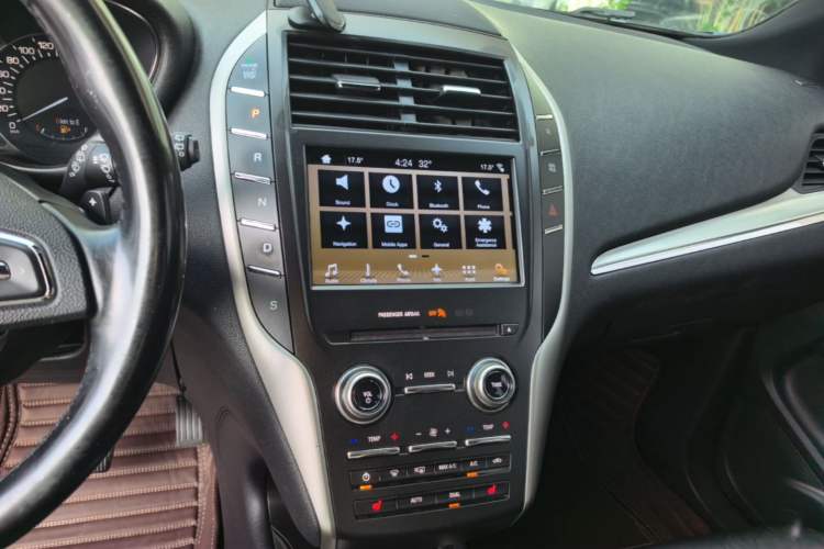 Used Lincoln MKC 2017 2.0T Two-Wheel Drive Deluxe Edition Audio And AC Panel