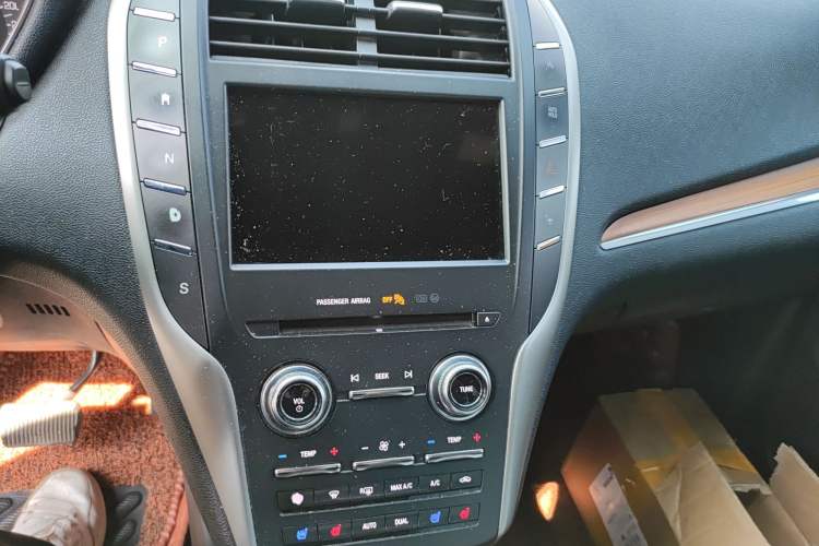 Used Lincoln MKC 2017 2.0T Four-Wheel Drive Zunya Edition Audio And AC Panel
