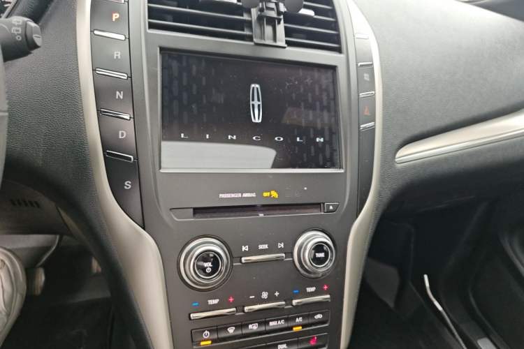 Used Lincoln MKC 2017 2.0T Two-Wheel Drive Deluxe Edition Audio And AC Panel