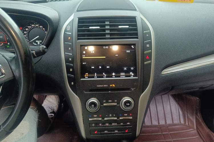 Used Lincoln MKC 2017 2.0T Two-Wheel Drive Deluxe Edition Audio And AC Panel