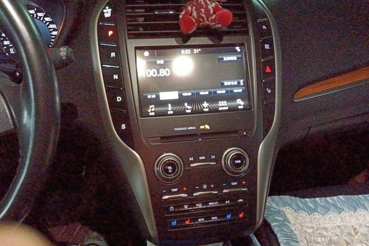 Used Lincoln MKC 2017 2.0T Four-Wheel Drive Zunya Edition Audio And AC Panel