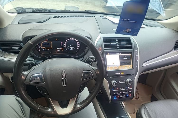 Used Lincoln MKC 2017 2.0T Four-Wheel Drive Zunya Edition Center Console