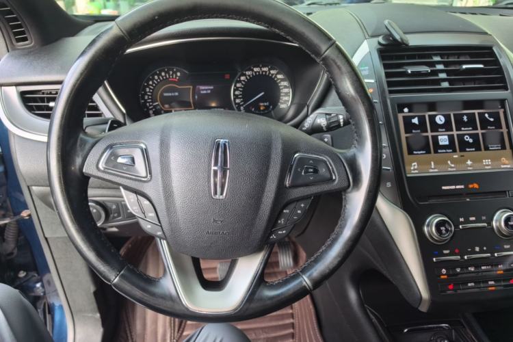 Used Lincoln MKC 2017 2.0T Two-Wheel Drive Deluxe Edition Center Console
