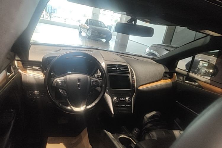 Used Lincoln MKC 2017 2.0T Two-Wheel-Drive Luxury Edition Center Console