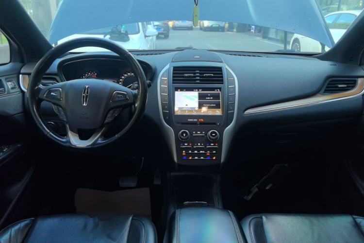 Used Lincoln MKC 2017 2.0T Four-Wheel Drive Zunya Edition Center Console