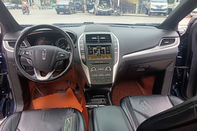 Used Lincoln MKC 2017 2.0T Two-Wheel Drive Deluxe Edition Center Console