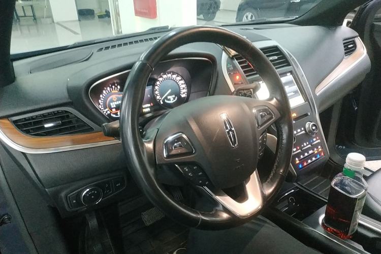 Used Lincoln MKC 2017 2.0T Two-Wheel-Drive Luxury Edition Center Console