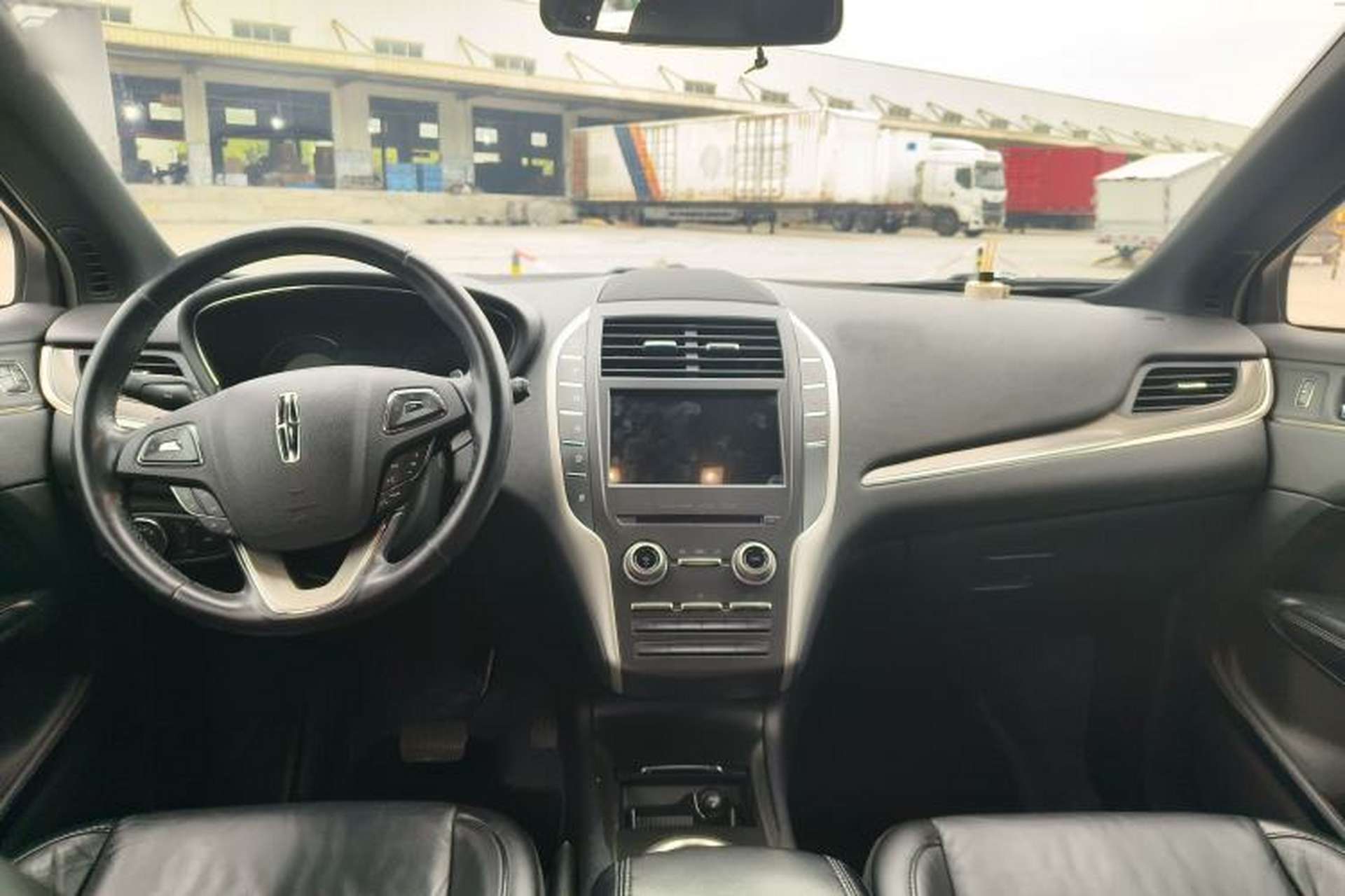 Used Lincoln MKC 2017 2.0T Two-Wheel Drive Deluxe Edition Center Console