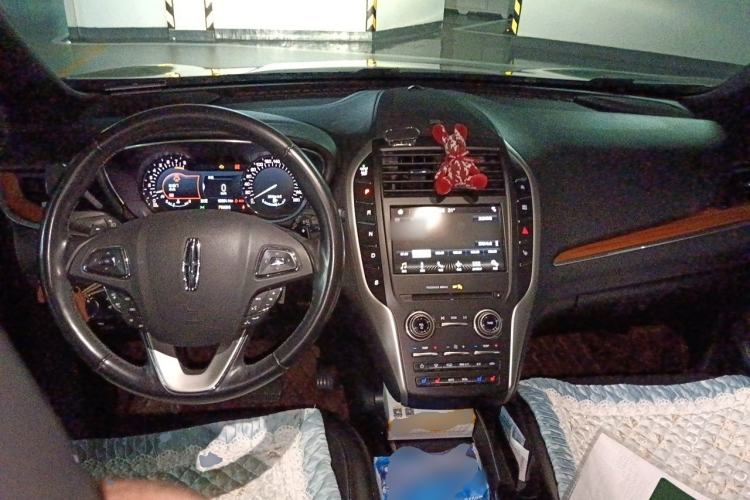Used Lincoln MKC 2017 2.0T Four-Wheel Drive Zunya Edition Center Console