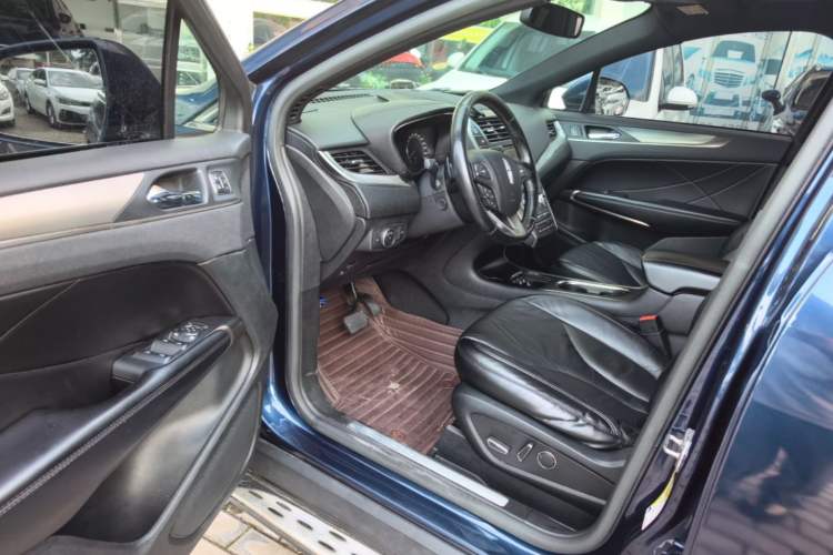 Used Lincoln MKC 2017 2.0T Two-Wheel Drive Deluxe Edition Driver Seat