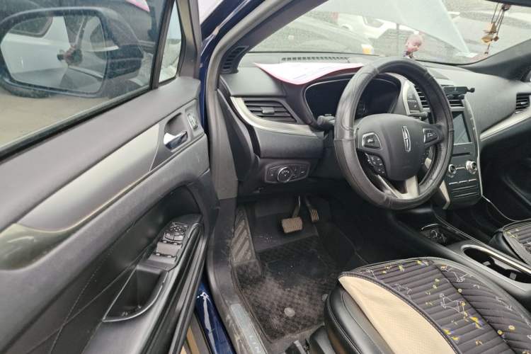 Used Lincoln MKC 2017 2.0T Two-Wheel Drive Deluxe Edition Driver Seat