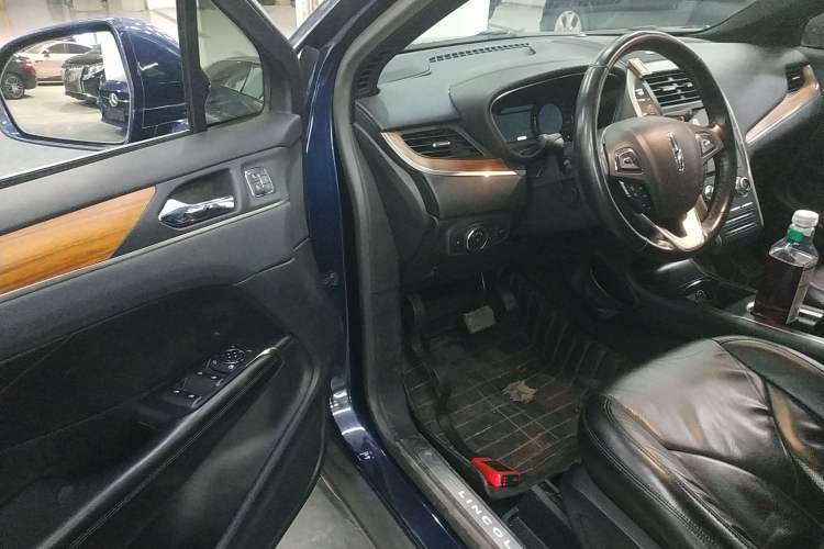 Used Lincoln MKC 2017 2.0T Two-Wheel-Drive Luxury Edition Driver Seat