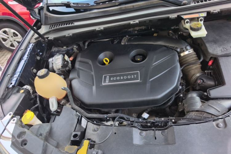 Used Lincoln MKC 2017 2.0T Two-Wheel Drive Deluxe Edition Engine Bay