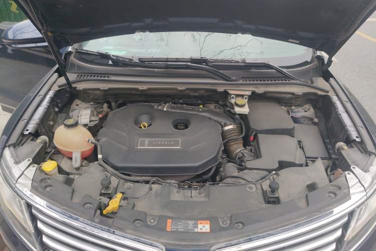 Used Lincoln MKC 2017 2.0T Two-Wheel Drive Deluxe Edition Engine Bay