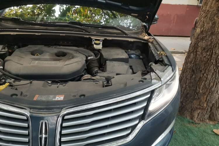 Used Lincoln MKC 2017 2.0T Two-Wheel-Drive Luxury Edition Engine Bay Left