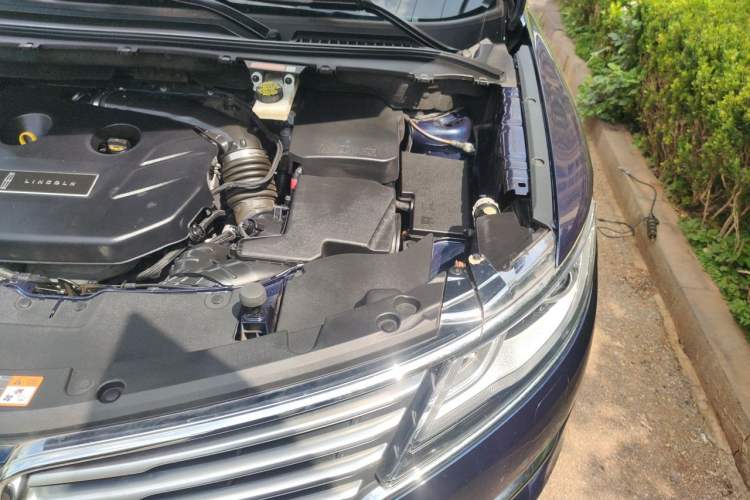 Used Lincoln MKC 2017 2.0T Two-Wheel-Drive Luxury Edition Engine Bay Left