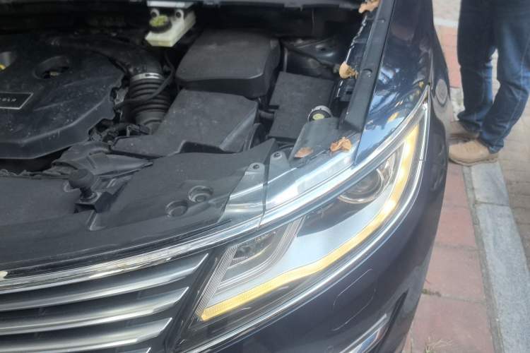 Used Lincoln MKC 2017 2.0T Two-Wheel-Drive Luxury Edition Engine Bay Left