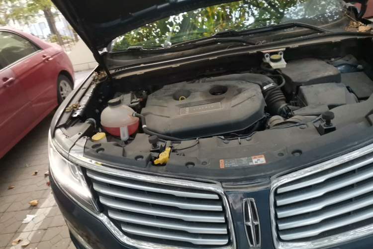 Used Lincoln MKC 2017 2.0T Two-Wheel-Drive Luxury Edition Engine Bay Right