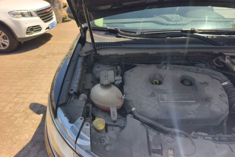 Used Lincoln MKC 2017 2.0T Four-Wheel Drive Zunya Edition Engine Bay Right