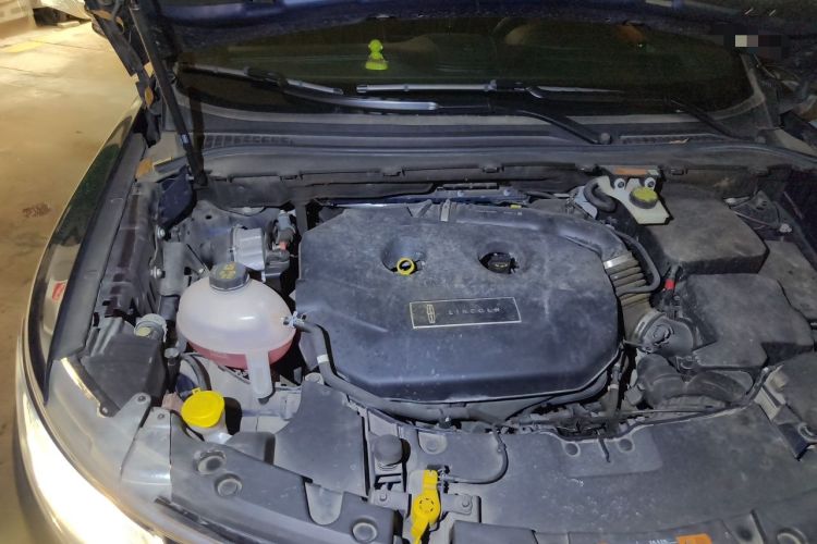 Used Lincoln MKC 2017 2.0T Two-Wheel-Drive Luxury Edition Engine Bay Right