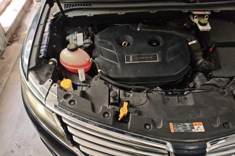 Used Lincoln MKC 2017 2.0T Four-Wheel Drive Zunya Edition Engine Bay Right