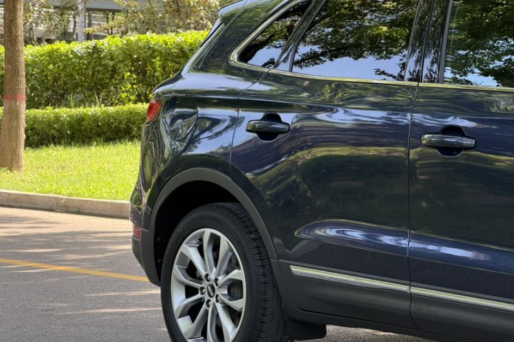 Used Lincoln MKC 2017 2.0T Two-Wheel-Drive Luxury Edition Exterior 3