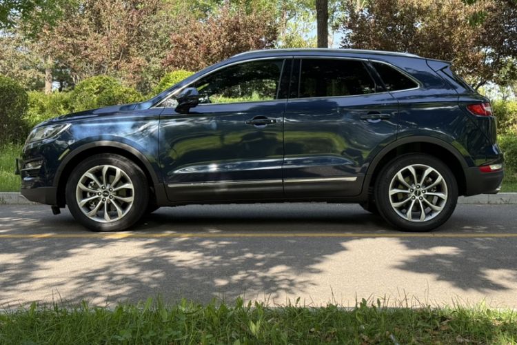 Used Lincoln MKC 2017 2.0T Two-Wheel-Drive Luxury Edition Exterior 8