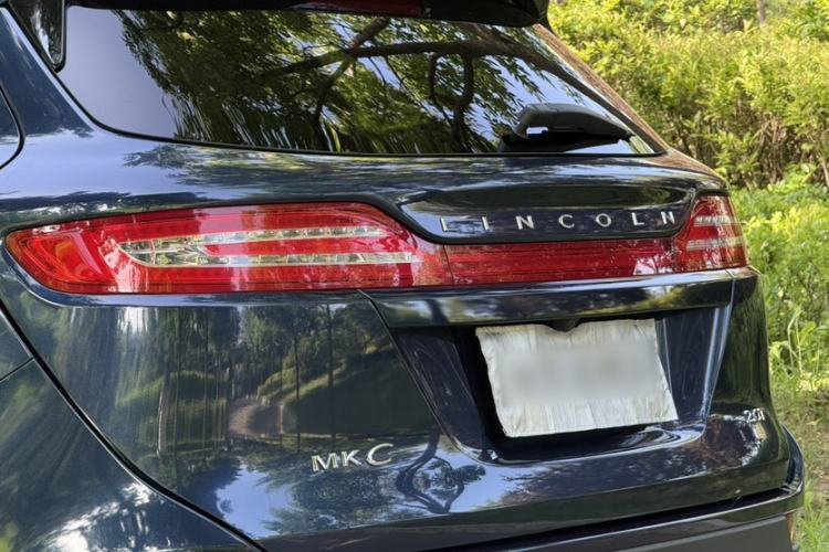 Used Lincoln MKC 2017 2.0T Two-Wheel-Drive Luxury Edition Exterior 9